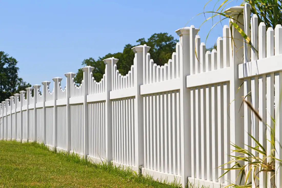 White vinyl scalloped picket fence